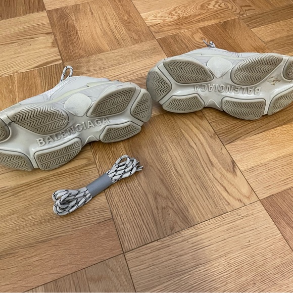 BALENCIAGA triple S logo embroidered sneakers - Picture 8 of 8